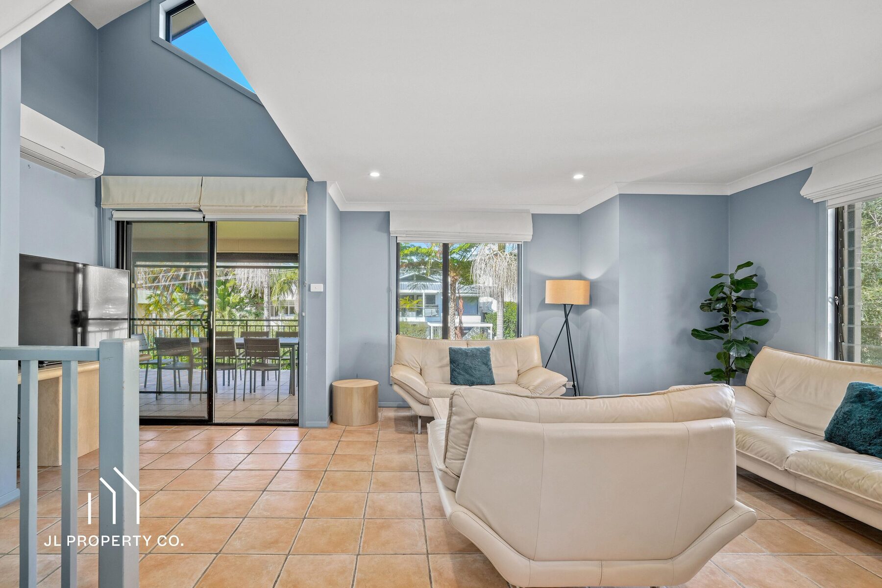 1/19 Campbell Crescent, TERRIGAL NSW 2260 - Image 2