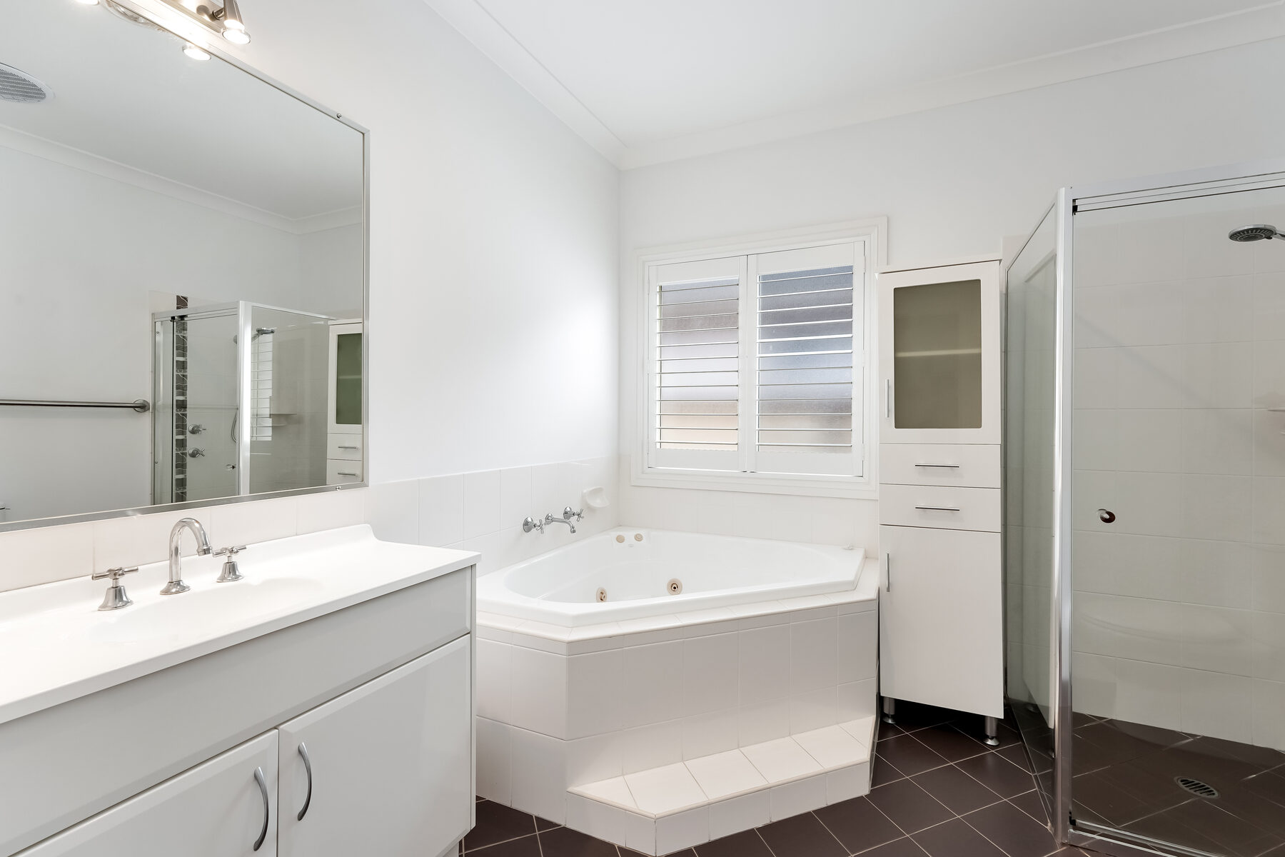 33 Robin Crescent, WOY WOY NSW 2256 - Image 8