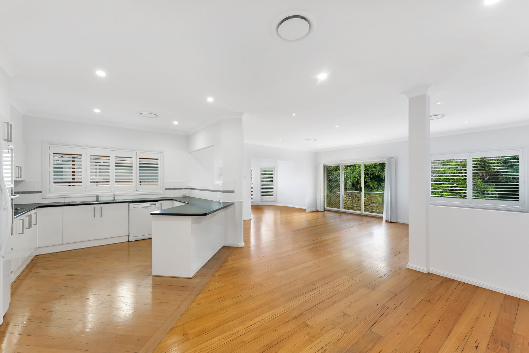 33 Robin Crescent, WOY WOY NSW 2256 - Image 13