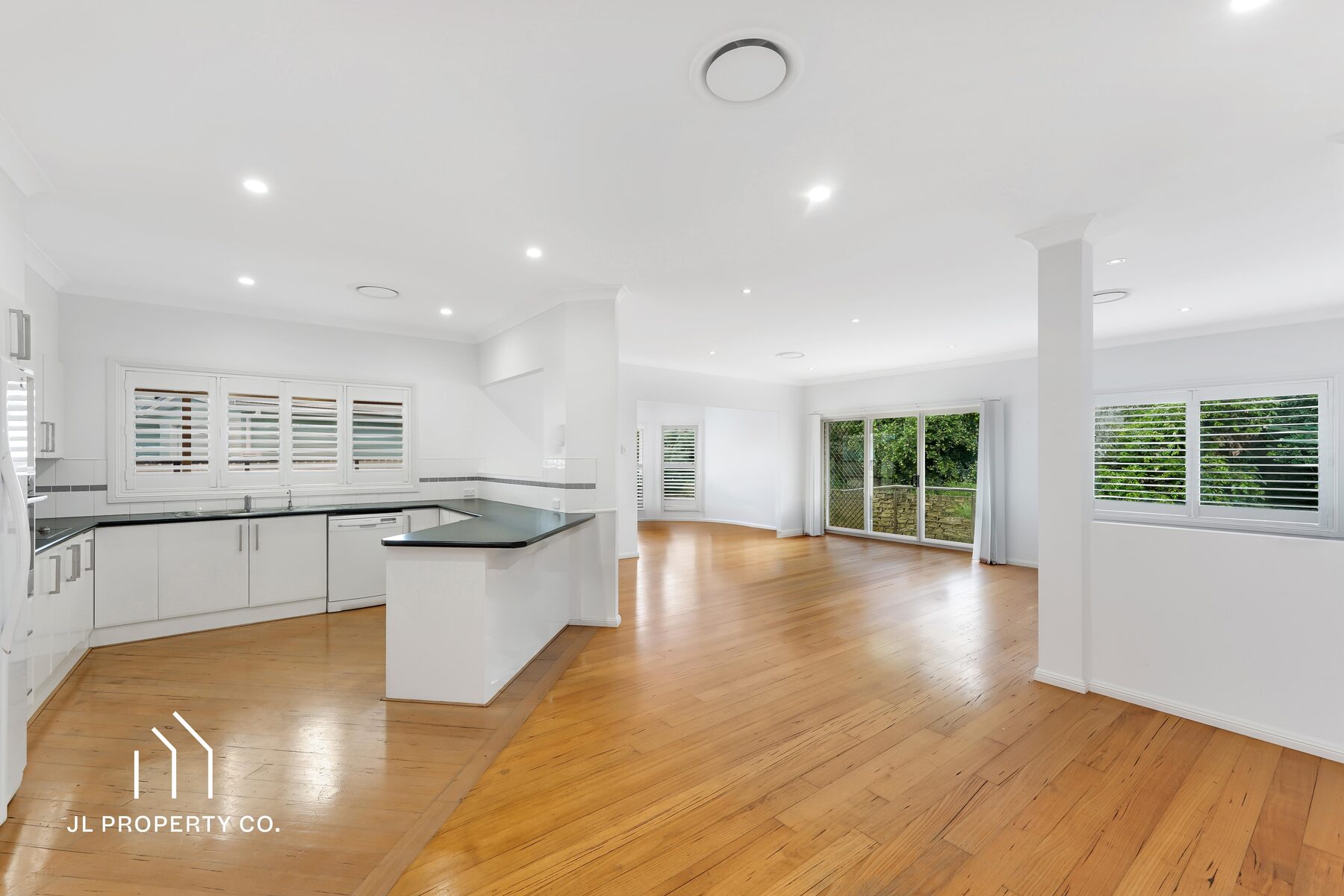 33 Robin Crescent, WOY WOY NSW 2256 - Image 2